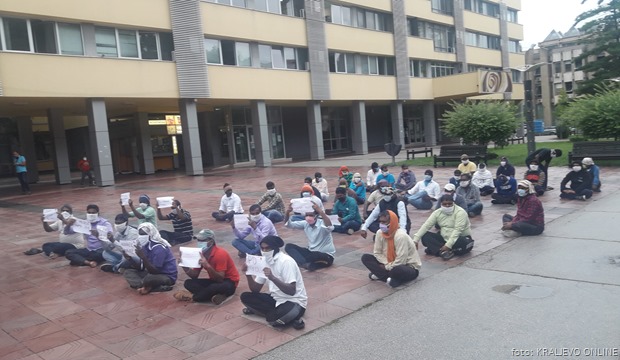 Građevinci iz Indije protestuju u Kraljevu