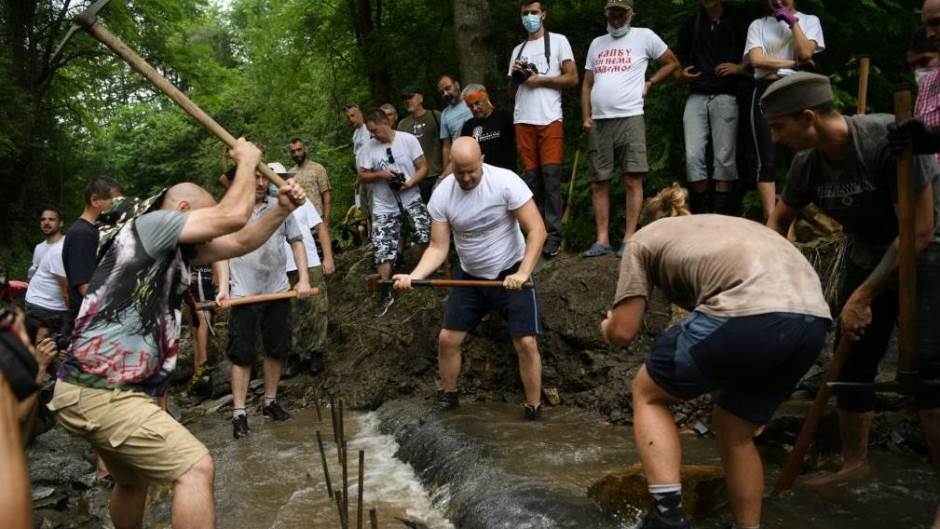 Narod rasturio cevovod za MHE na Staroj Planini