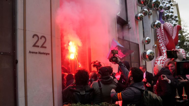 Pariz: demonstranti upali u sedište Lui Vitona